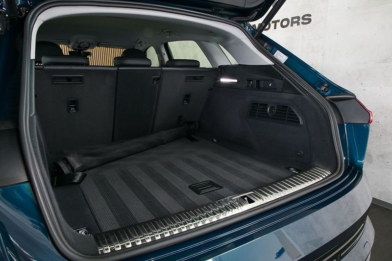 Audi e-tron 55 300kW Kessy ACC HUD ZÁRUKA - fotka 35 z 37