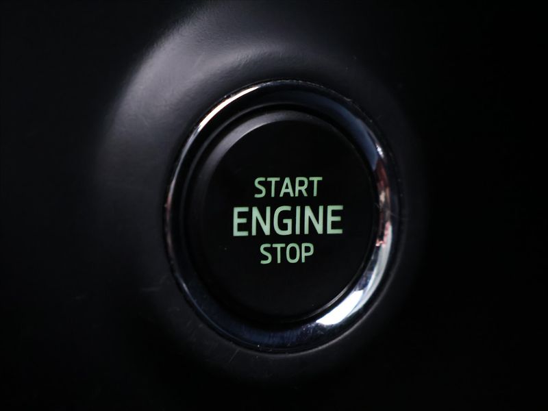 Škoda Octavia 2,0 TDI RS 4x4 DSG Virtual LED - fotka 24 z 43