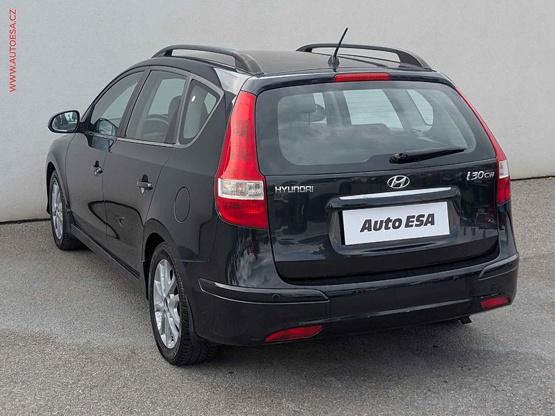 Hyundai i30 (2010) 1.6i, ČR, AC, park.asist - fotka 6 z 13