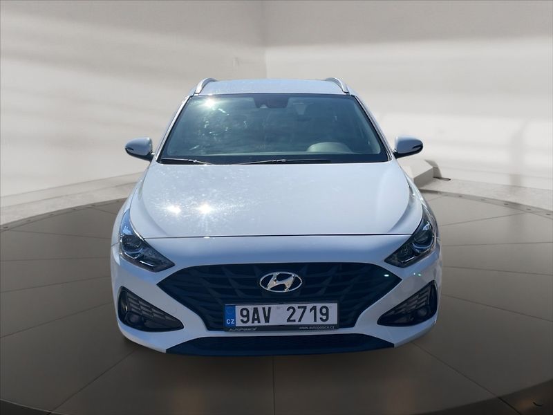 Hyundai i30 1,0 TGDI Family Comfort - fotka 2 z 11