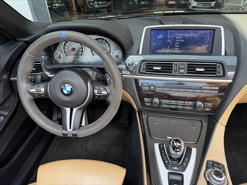 BMW M6 4,4 V8 412kW individual - fotka 21 z 30