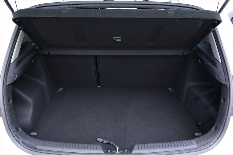 Kia Ceed (2018) Gold 1.4 MPI, Serv.kniha - fotka 14 z 23