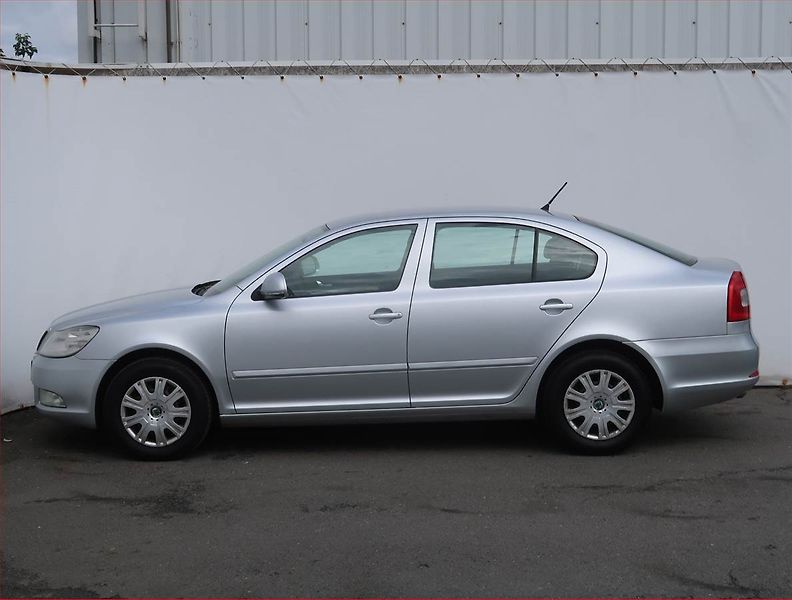 Škoda Octavia (2010) Ambiente 1.6 TDI, Serv.kniha - fotka 3 z 15