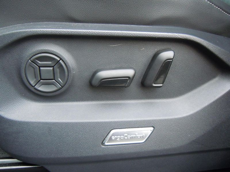 Volkswagen Touareg 3,0TDI VZDUCH KŮŽE HUD TAŽNÉ - fotka 29 z 40
