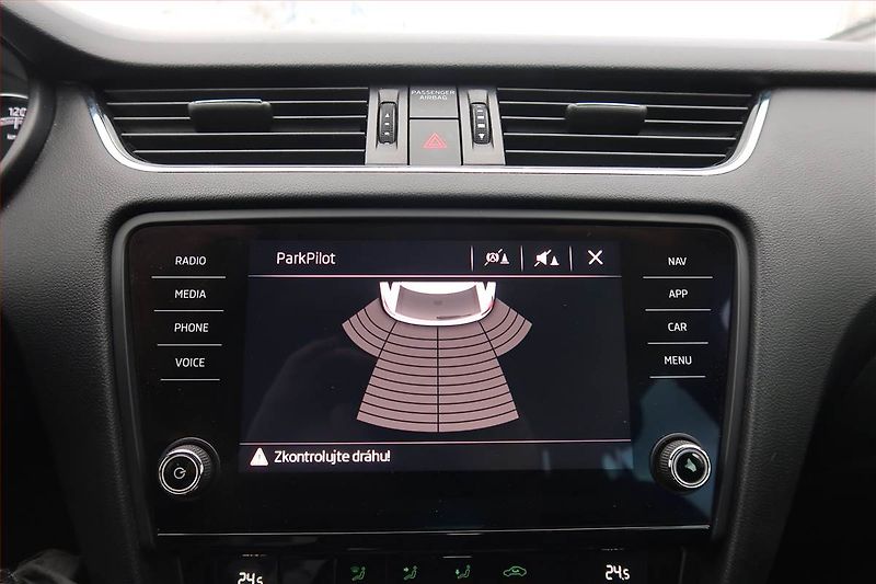 Škoda Octavia (2017) 1.6 TDI, Navi, Tempomat - fotka 15 z 16