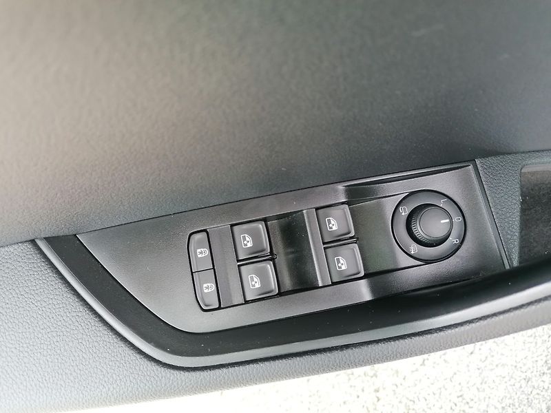 Škoda Superb (2021) IV 1.4 TSi PHEV 160kW - fotka 31 z 36