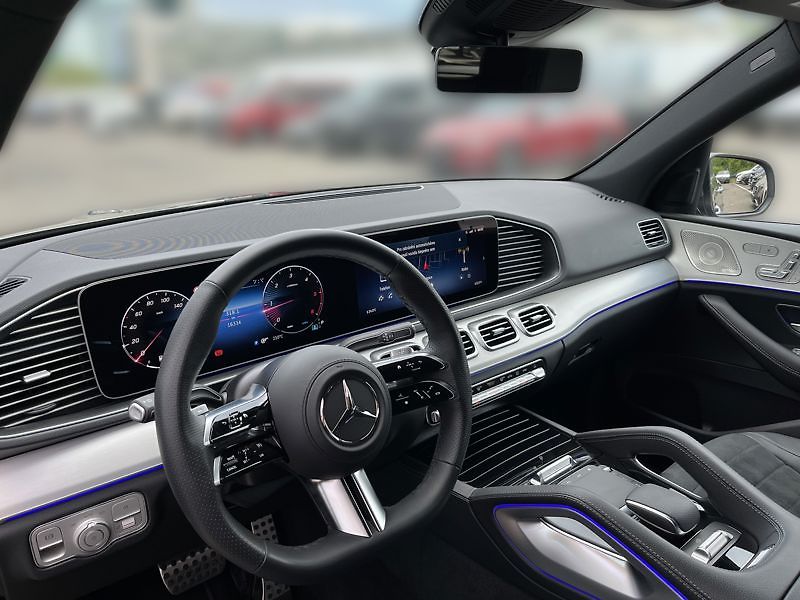 Mercedes-Benz GLE 300d 4MATIC AMG Line Airmatic - fotka 10 z 21