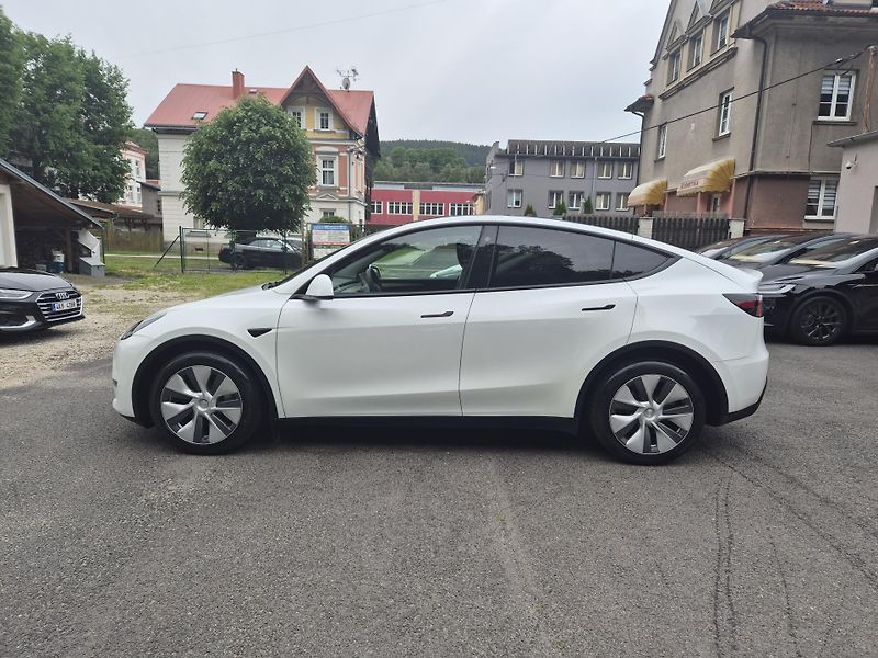 Tesla Model Y LONG RANGE DUAL MOTOR  92% - fotka 6 z 50