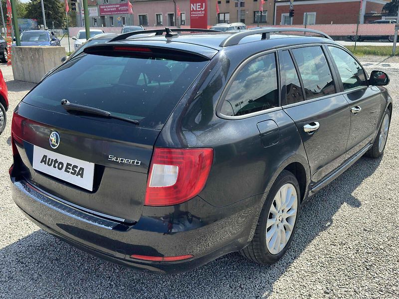 Škoda Superb (2012) 2.0TDi, DSG, navi - fotka 4 z 16