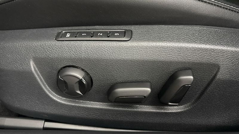 Škoda Superb 2.0 TDI DSG Style Combi - fotka 21 z 28