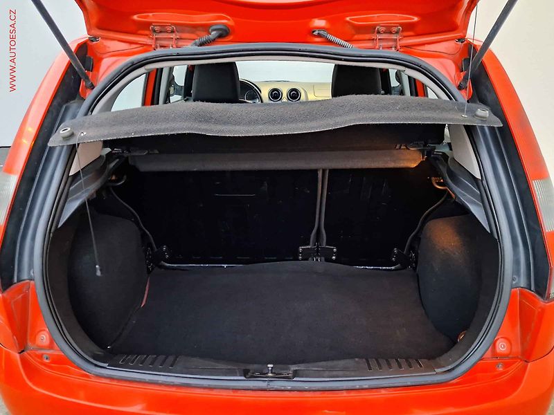 Ford Fiesta (2005) 1.3i, ČR, AC, tažné - fotka 7 z 15