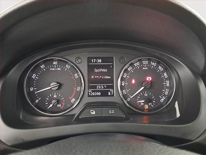 Škoda Rapid (2015) Ambition 1.2 TSI, ČR,1.maj - fotka 11 z 17