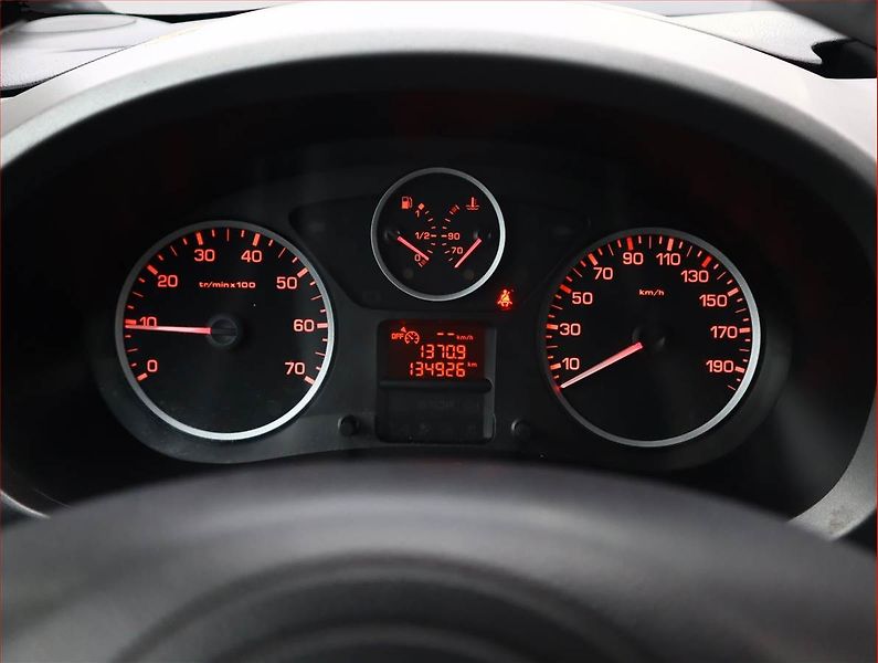 Citroën Berlingo (2017) Shine 1.6 BlueHDi, 5Míst, ČR - fotka 9 z 15