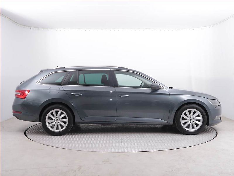 Škoda Superb (2019) 2.0 TDI, Automat, Navi - fotka 6 z 23
