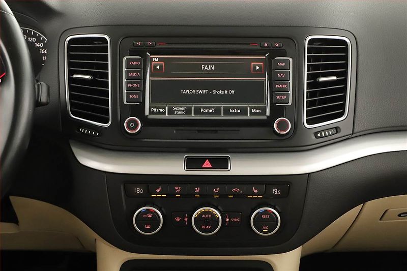 Volkswagen Sharan (2013) 2.0 TDI, Automat, 7 míst, Kůže - fotka 11 z 19
