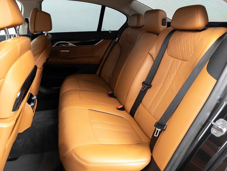 BMW Řada 7 740d xDrive - fotka 22 z 22