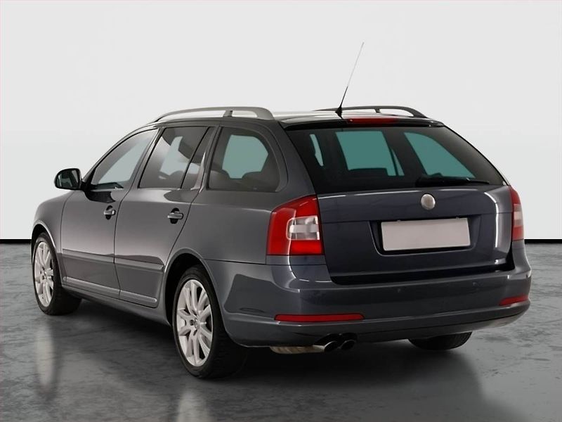 Škoda Octavia (2010) RS 2.0 TSI, Xenony, Tempomat - fotka 4 z 20