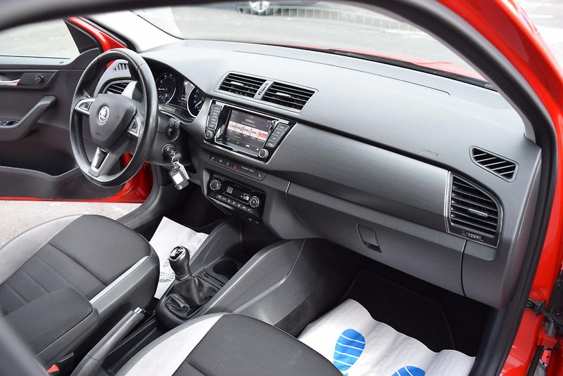 Škoda Fabia (2016) 1.2TSI 66kw ED. JOY TAŽNÉ APP  - fotka 35 z 49