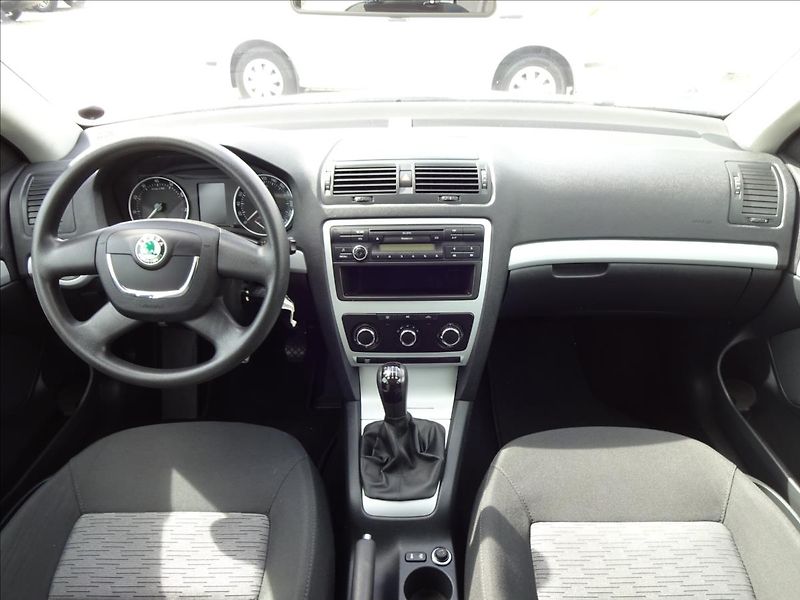 Škoda Octavia II 1,4 TSI 90kW GO MOTORU - fotka 32 z 50
