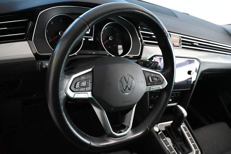 Volkswagen Passat (2023) 2.0 LED DSG ACC Kamera Tažné M - fotka 13 z 32