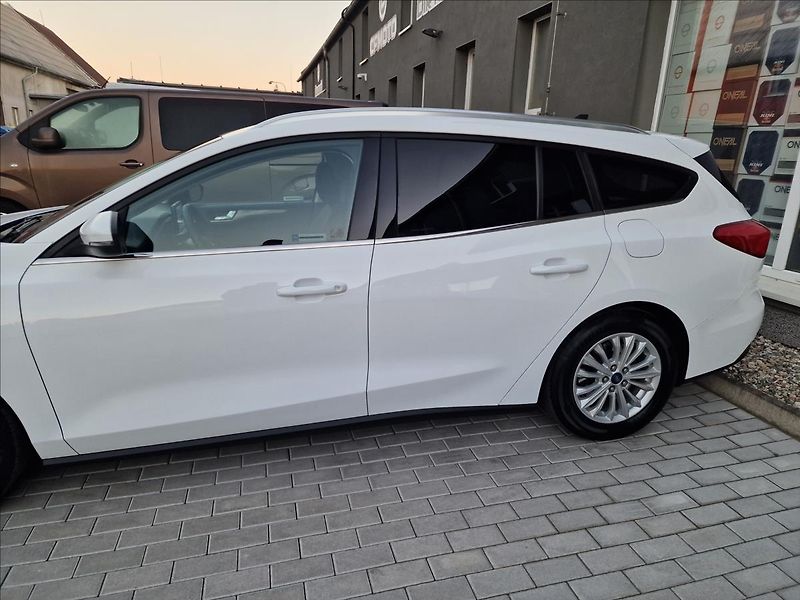 Ford Focus 1.5TDCI Titanium,ČR,1.Majitel - fotka 42 z 46