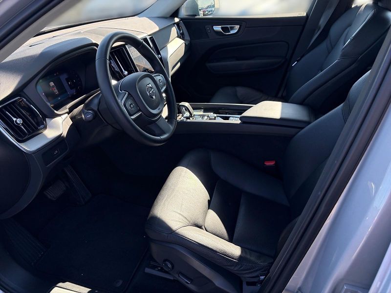 Volvo XC60 (2023) CORE B4 D 145kW 4x4 AWD CZ DPH - fotka 7 z 11