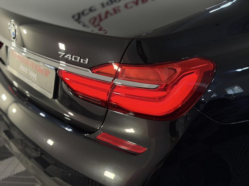 BMW Řada 7 BMW 740d xDrive M-Paket CZ - fotka 14 z 50