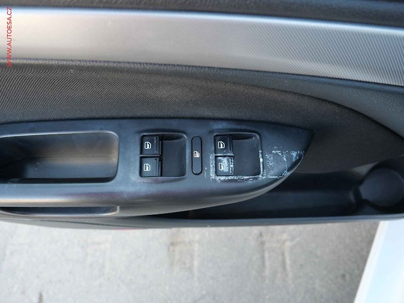 Škoda Octavia (2011) 1.6TDi, Elegance, TZ - fotka 12 z 17
