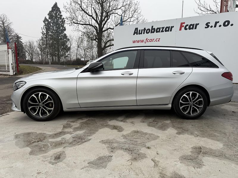 Mercedes-Benz Třídy C (2018) C 300T ser.knížka Webasto - fotka 4 z 28