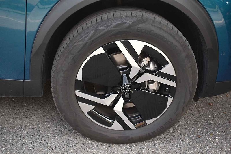 Peugeot 2008 je stylový i praktický rodinný doplněk.