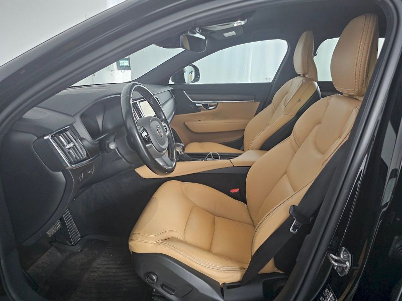 Volvo V90 (2020) Cross Country D5 173kW MOMENTU - fotka 6 z 33