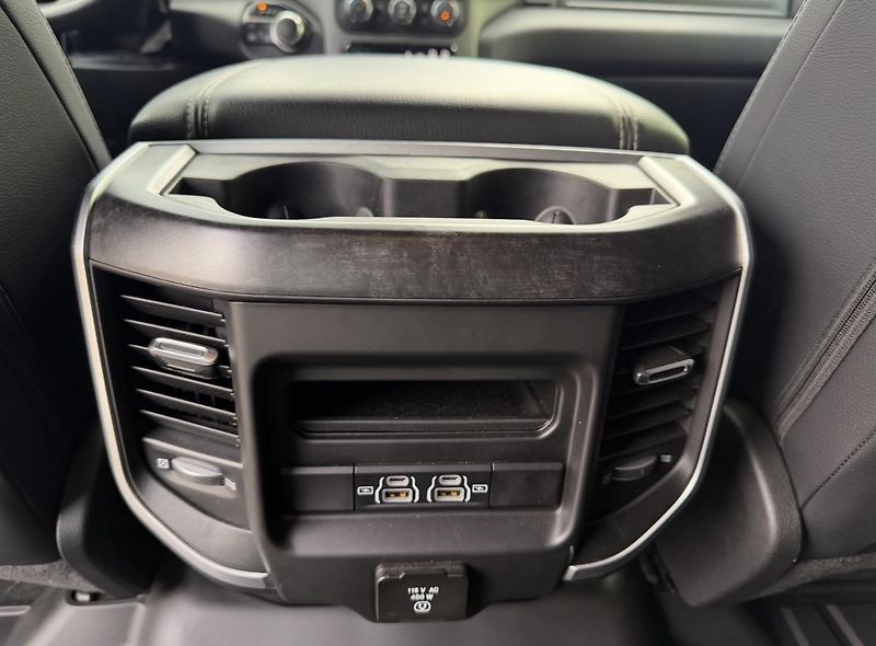 Dodge RAM (2022) +HEMI+BLACK EDITION+AIR LIFT+ - fotka 21 z 21