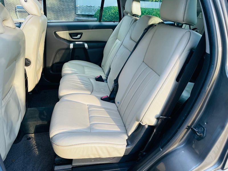 Volvo XC90 2.4 D5 4x4 AUT SERVISKA TAŽNÉ - fotka 34 z 48