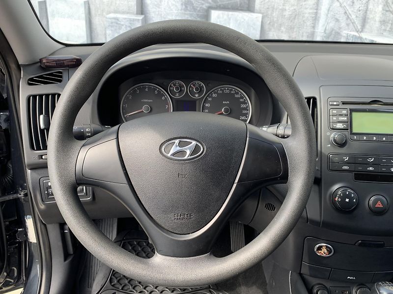 Hyundai i30 (2010) 1.4i, 80KW          - fotka 16 z 19