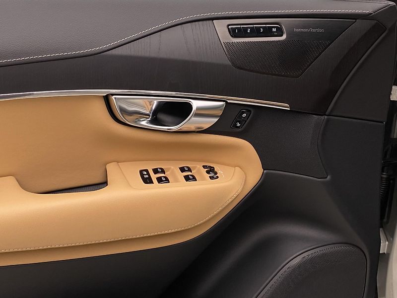 Volvo XC90 B6 AWD INSCRIPTION AUT CZ 7m - fotka 29 z 55