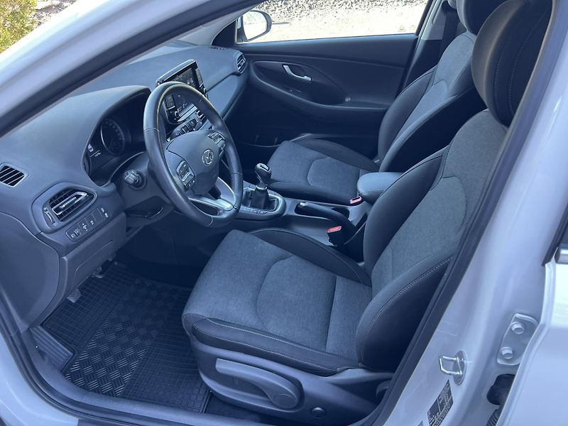 Hyundai i30 (2022) 1.5T-GDi 118kW SMART KAMERA - fotka 7 z 21