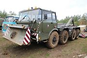 Tatra 815 s radlicí a vlekem.