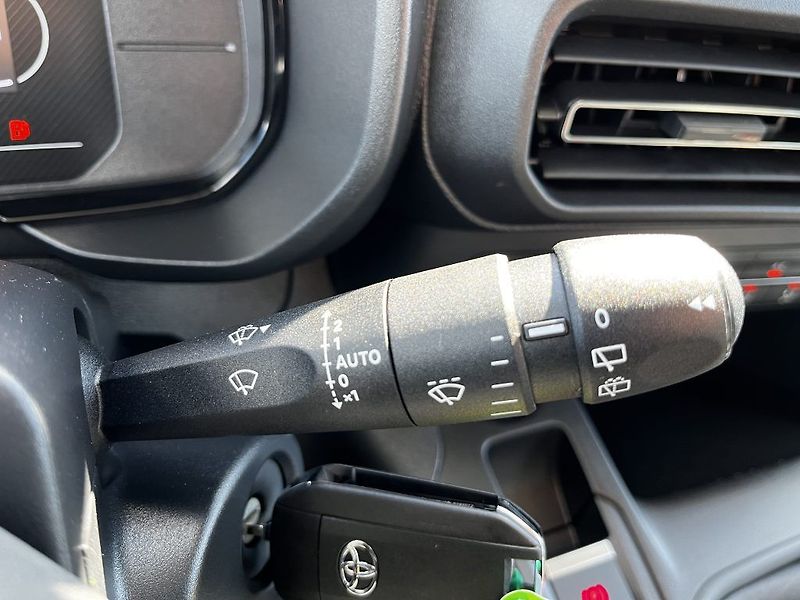 Toyota ProAce City Verso 1.5D 6MT Business ODBĚR ihned - fotka 22 z 27