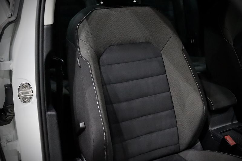 Volkswagen Golf 7 Variant 1.4 TSI 103 kW - fotka 16 z 39