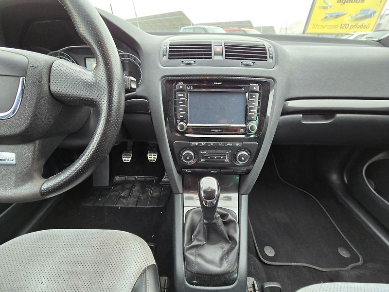 Škoda Octavia (2012) 2.0 TDi 125KW RS - fotka 15 z 22