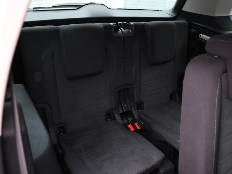 Volkswagen Touran 1,5 TSI EVO 110kW HighLline - fotka 15 z 34