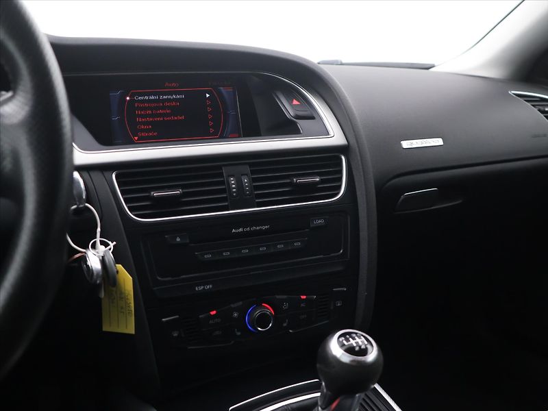 Audi A5 3,0 TDI 176KW QUATTRO SLINE - fotka 15 z 27