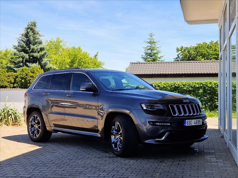 Jeep Grand Cherokee 6,4 i SRT 344kW NAVI TOPSTAV - fotka 7 z 32