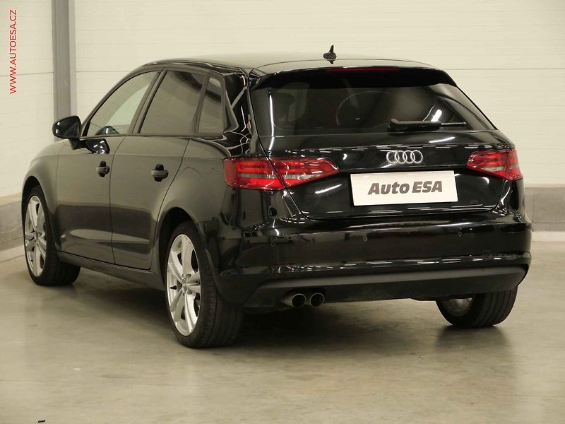 Audi A3 (2014) 2.0TDi, LED, navi, park.asist - fotka 6 z 23