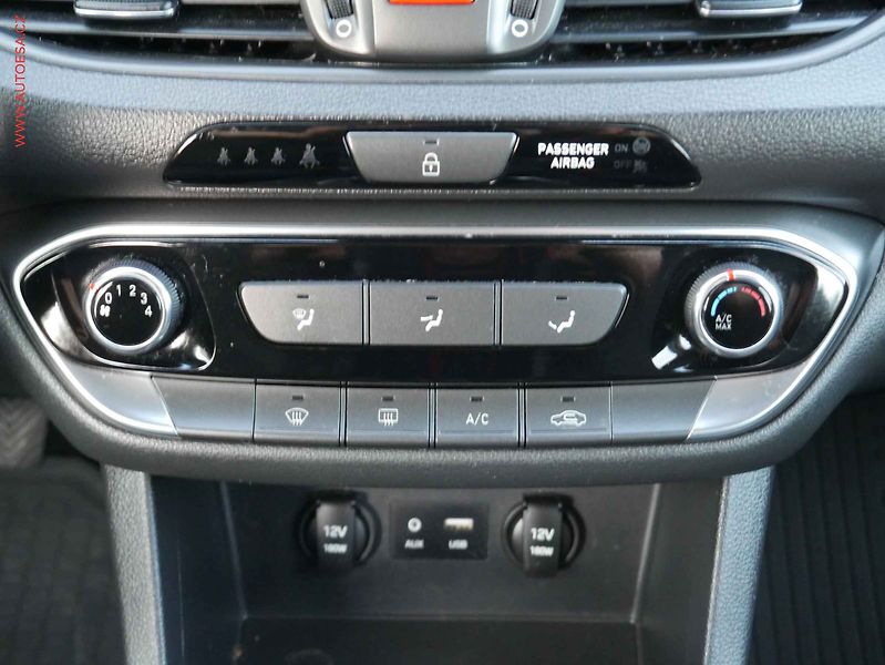 Hyundai i30 (2017) 1.6CRDi, ČR - fotka 12 z 14