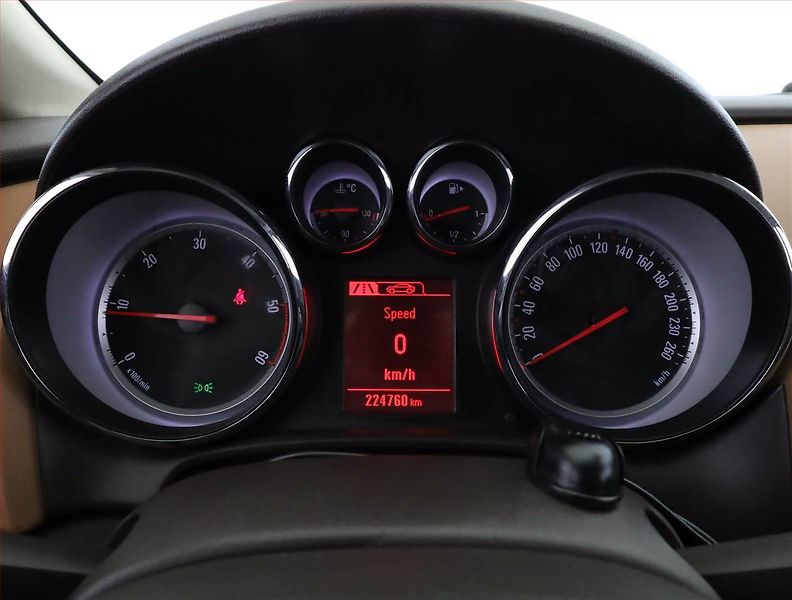 Opel Astra (2013) 2.0 CDTI, Xenony, Tempomat - fotka 9 z 15