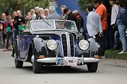 Na akci Jízda do vrchu a výstava historických vozidel se představilo na tři sta automobilů a motocyklů.