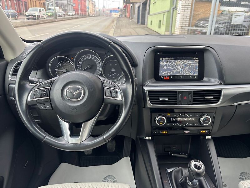 Mazda CX-5 2.2D/2017/MAN6,4X4-ZÁRUKA12-36 - fotka 29 z 54