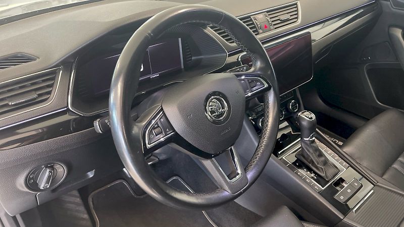 Škoda Superb (2019) kombi Laurin&Klement 2.0TDI  2 - fotka 19 z 34
