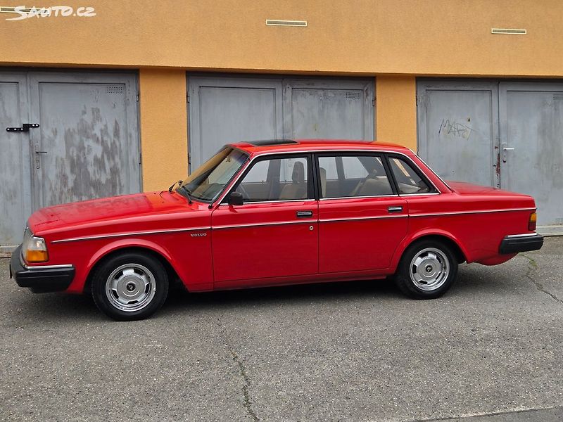 Volvo 240 (1979) 2.4 D6 Top Karoserie a lak - fotka 4 z 31